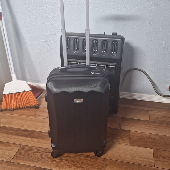 Suitcase - Picture 1 of 6